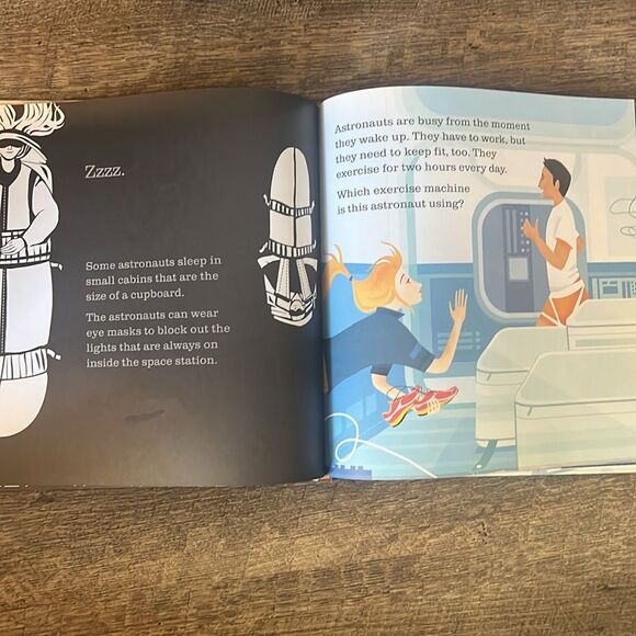 Kane Miller On the Space Station Shine-a-Light Children’s Flashlight Book Gift - Picture 7 of 9